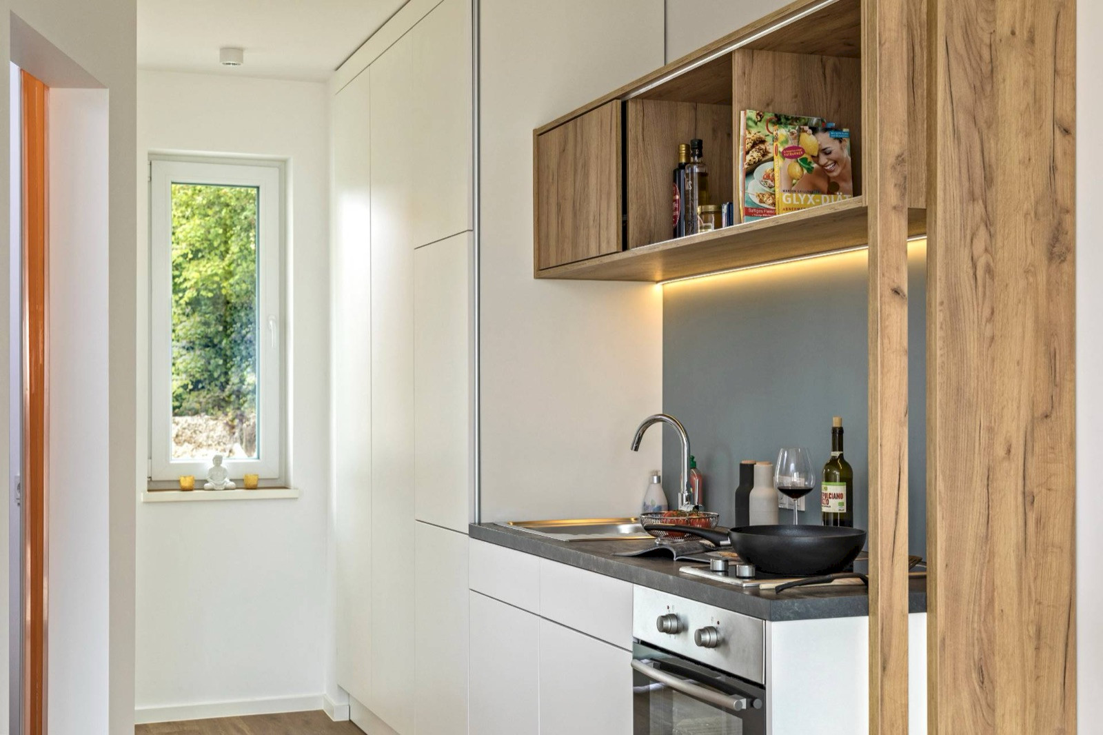 VENTIDUE, Wohnraum mit Küche
